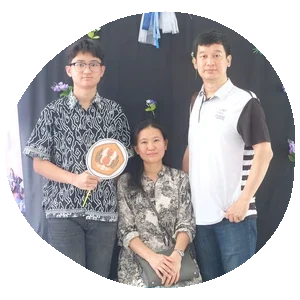 foto siswa supercamp ian marcello bersama orang tua