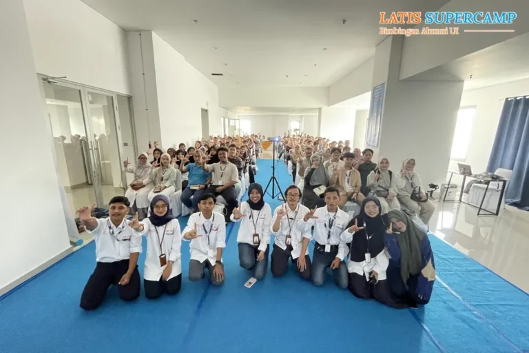 sesi foto bersama siswa dan orangtua saat pembukaan program karantina