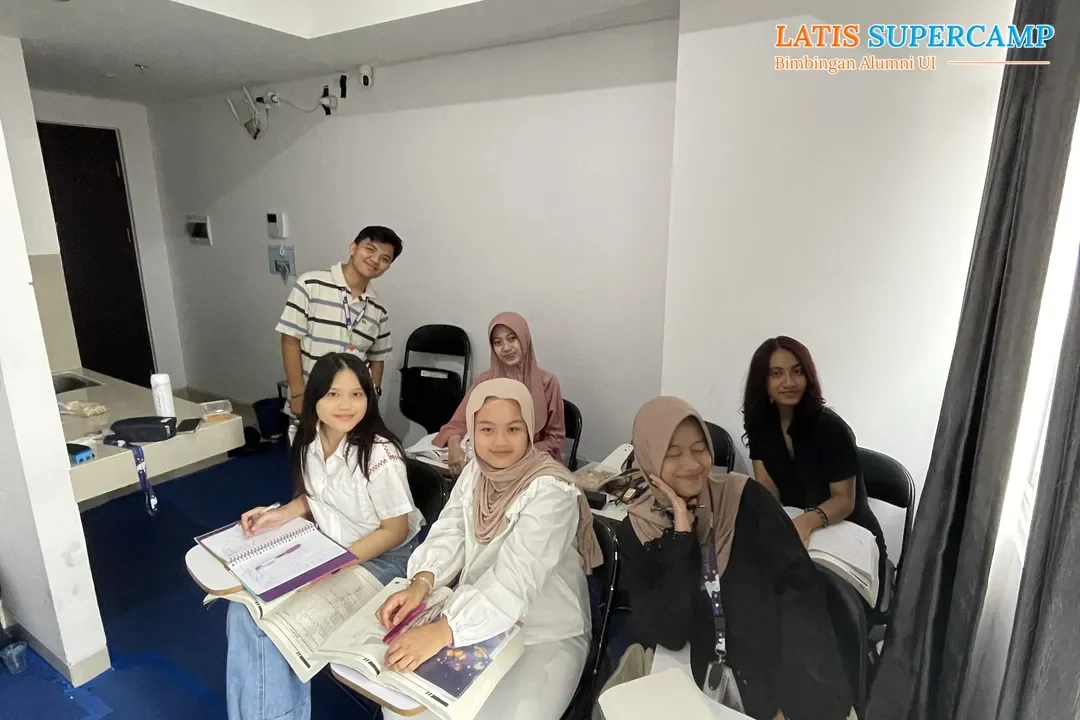 kegiatan belajar bersama di kelas