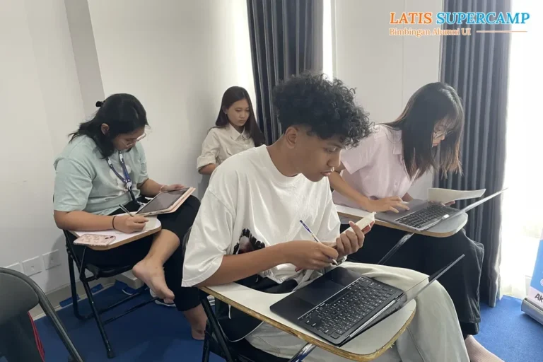 kegiatan belajar bersama di kelas