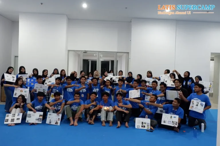 sesi kegiatan pembuatan mading oleh siswa karantina
